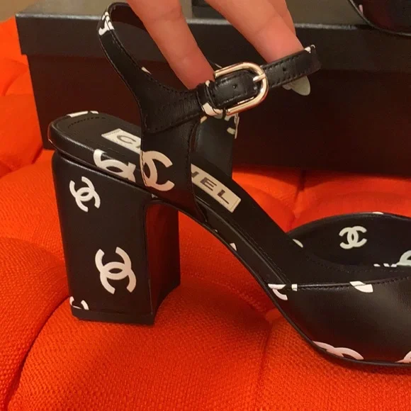 Chanel - Picture 10 of 16